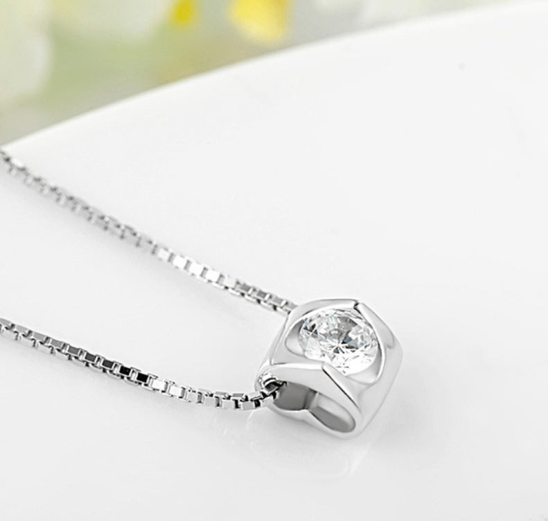 Elegant 925 Silver Heart Jewelry – Timeless Pendant for Women