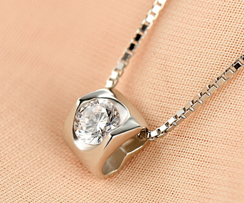 Elegant 925 Silver Heart Jewelry – Timeless Pendant for Women